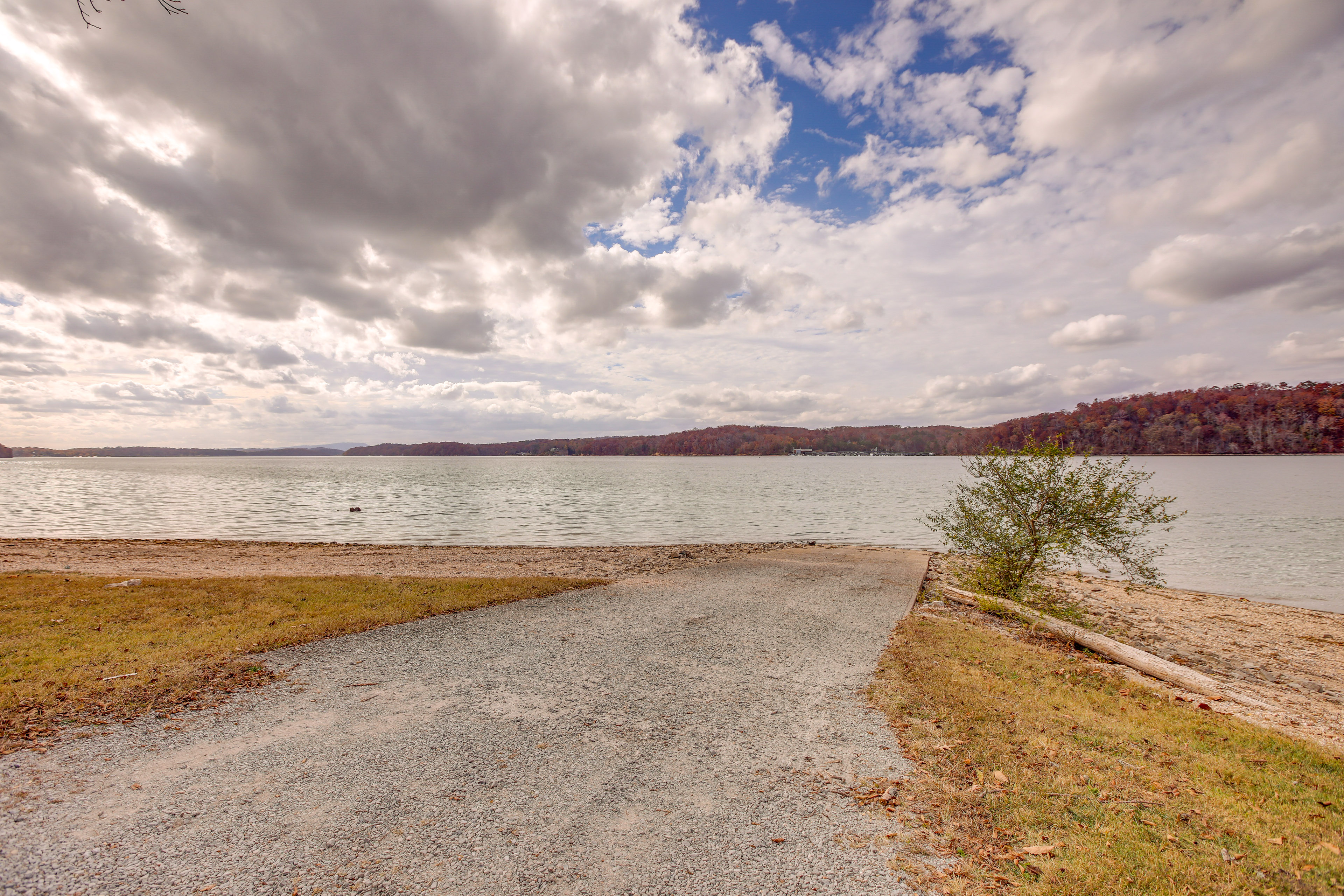 Property Image 2 - Pet-Friendly Chattanooga Cabin w/ Hot Tub & Kayaks