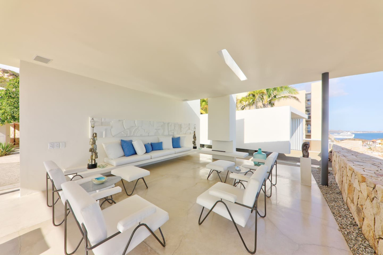 Property Image 2 - 4BR Stunningly Designed Home in Pedregal