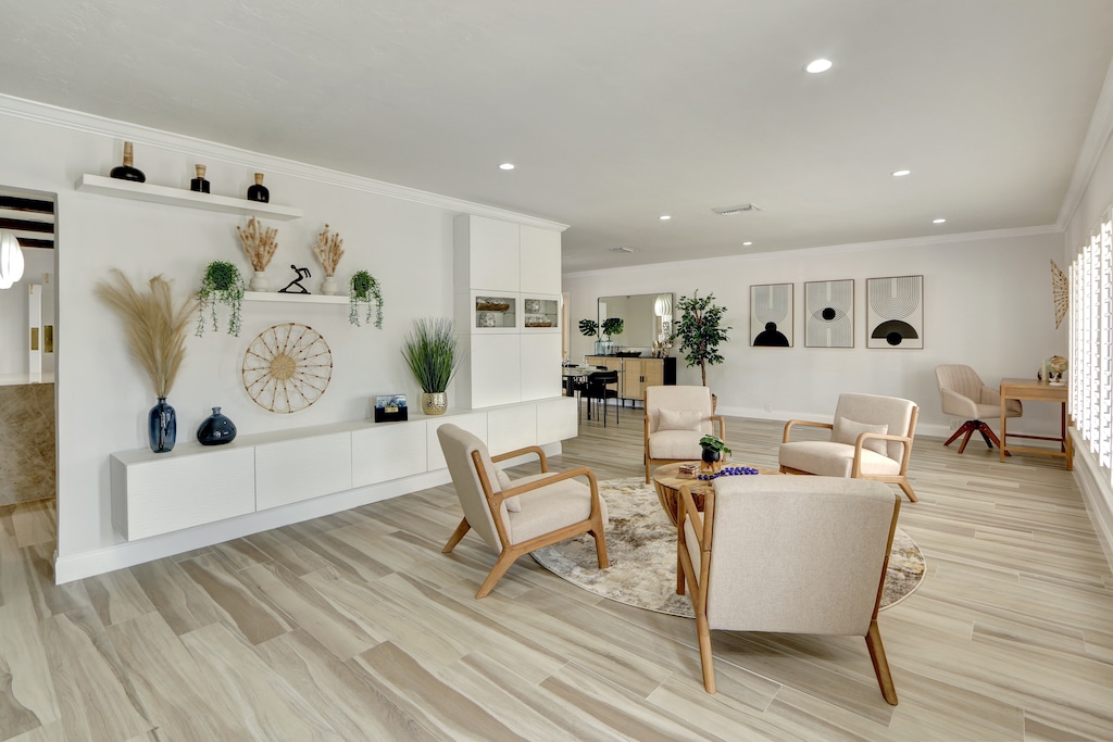 Entry sitting room | With corner desk