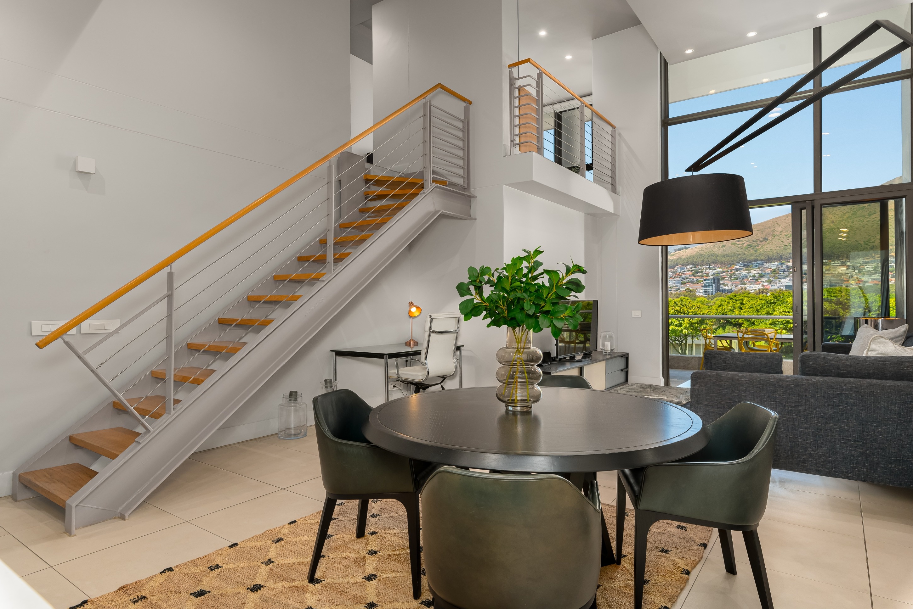 Mouille Point Loft | Mountain View | Backup Power