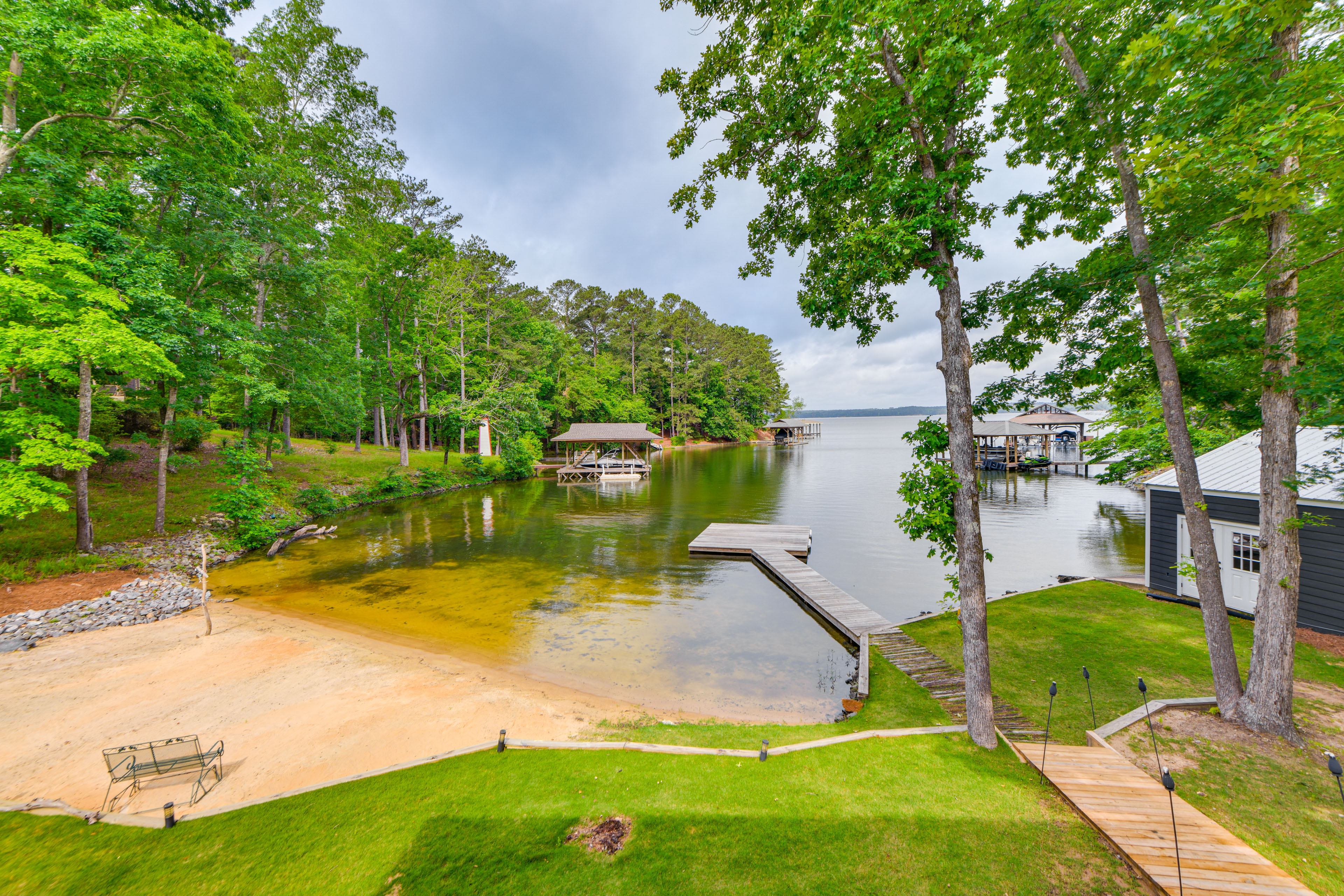 Beachfront Dadeville Family Escape on Lake Martin!