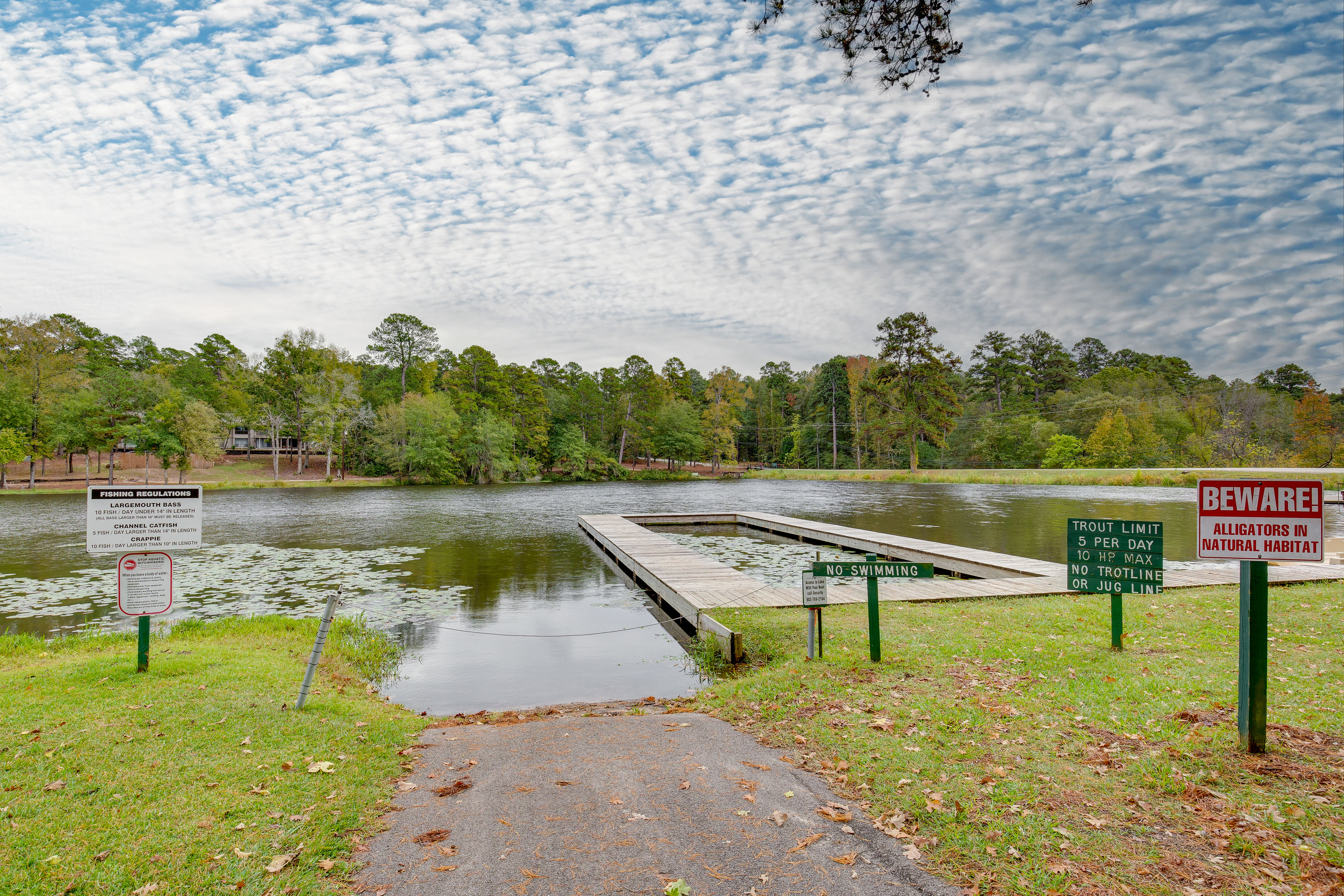 Holly Lake Retreat w/ Community Pool & Lake Access