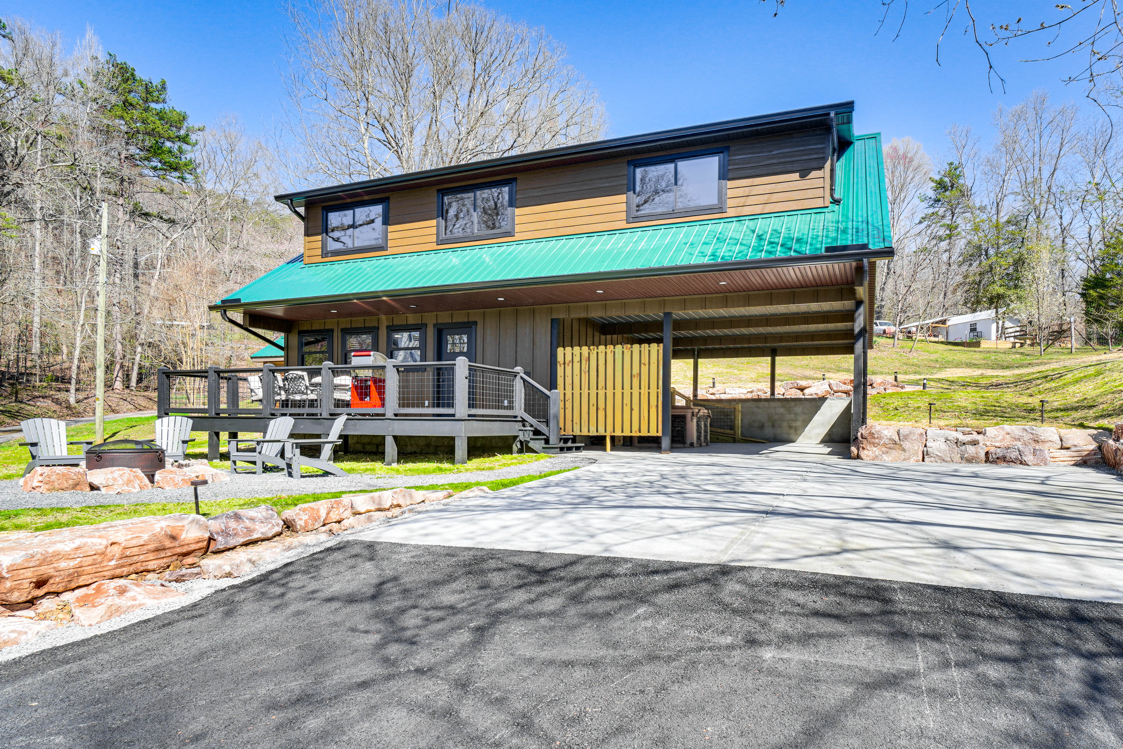 Property Image 1 - Modern Cabin w/ Hot Tub: Near Tail of the Dragon!