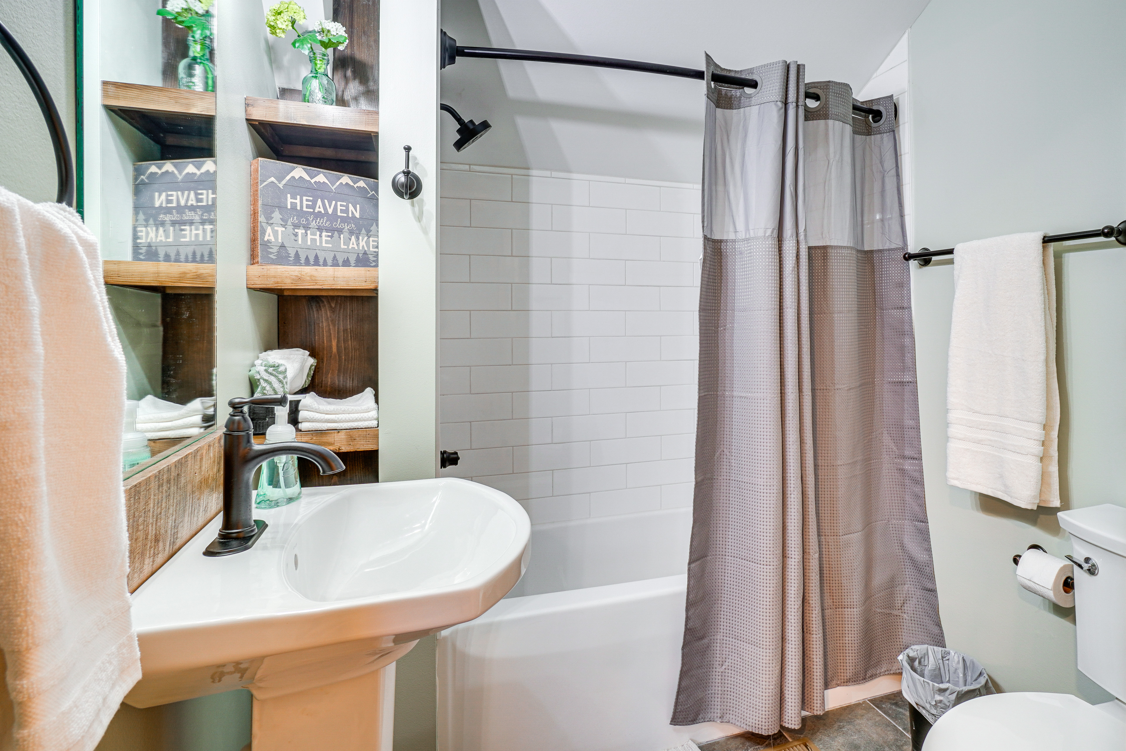 Modern Cabin w/ Hot Tub: Near Tail of the Dragon!