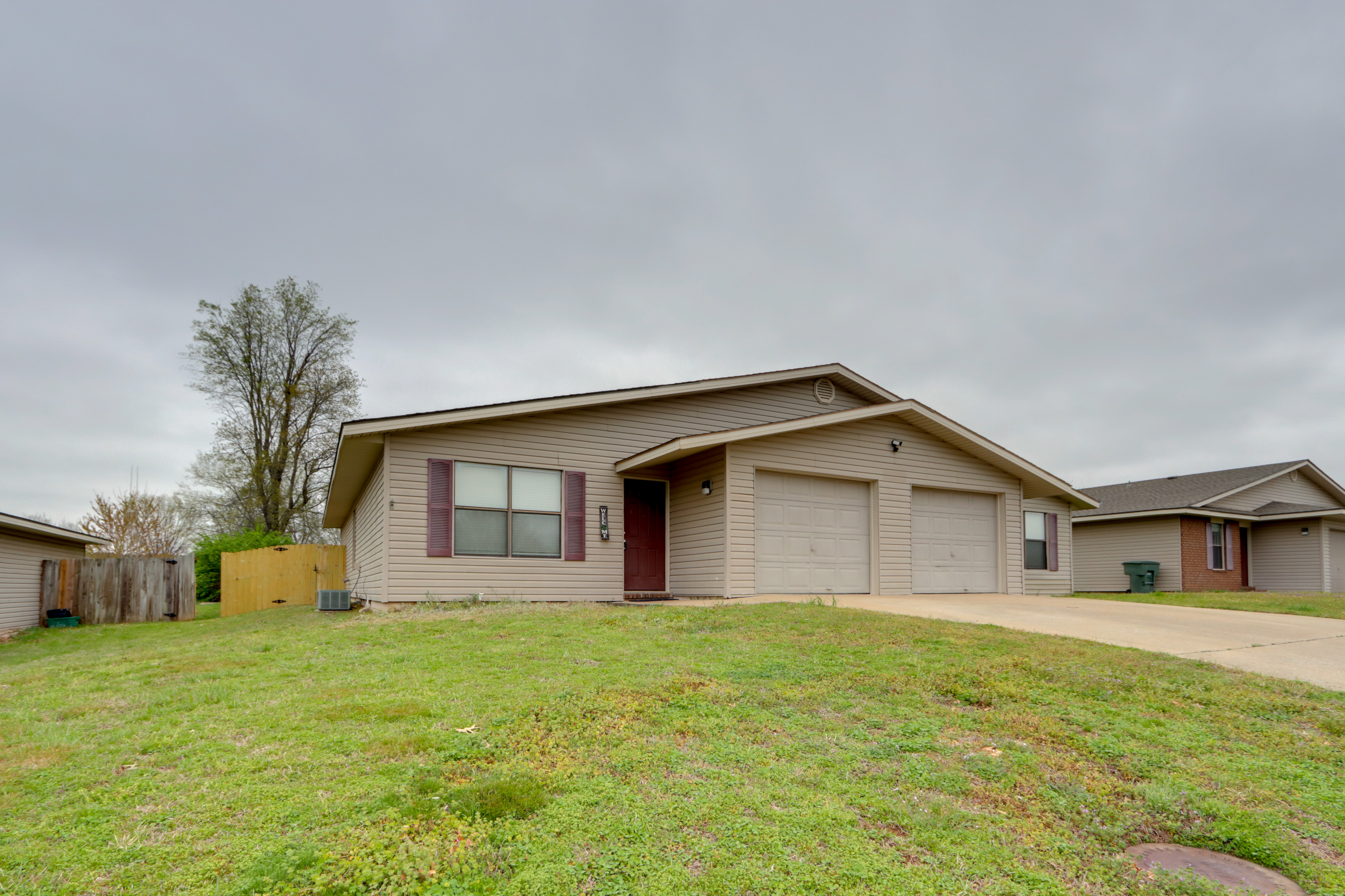 5 Mi to Razorback Greenway: Cozy Fayetteville Home