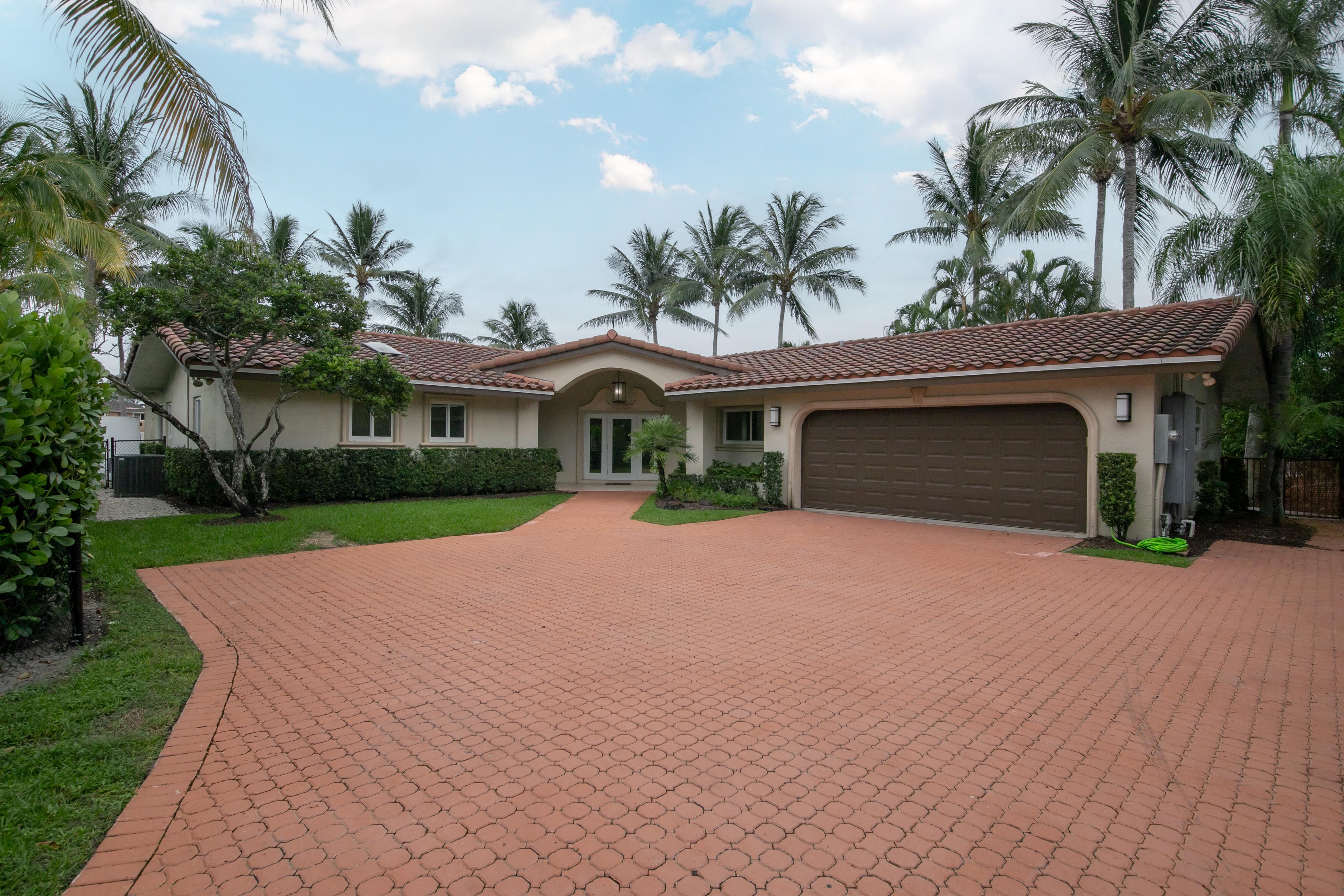 Paradise Manor - Home Rental in Pompano Beach