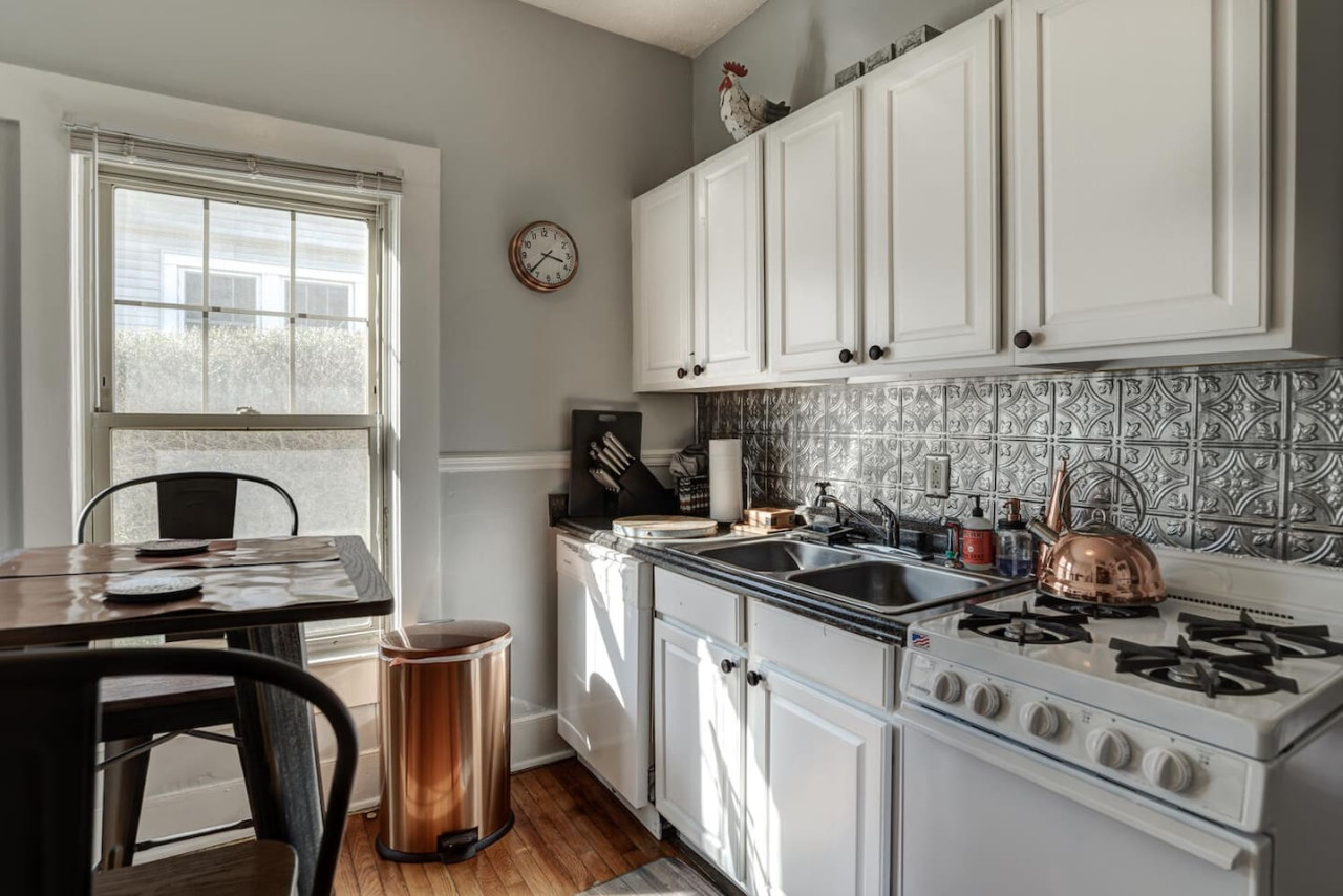 Charming, Renovated Charlotte St. Condo