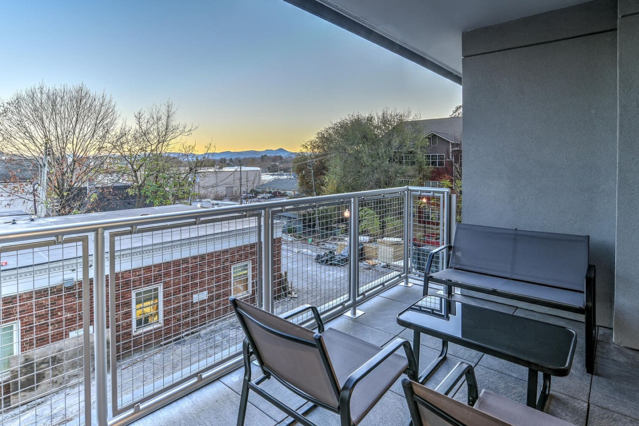 Property Image 2 - Luxury condo, downtown Asheville