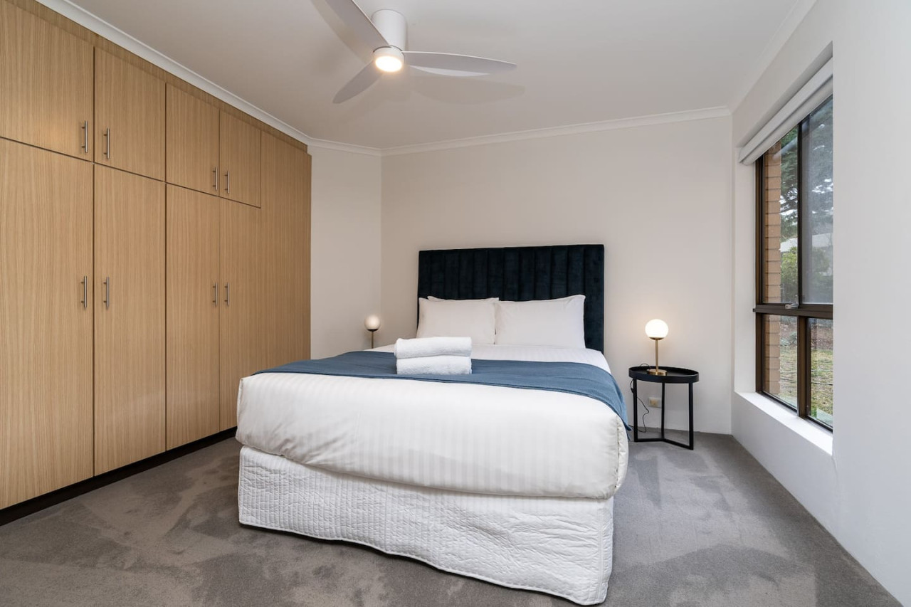 Property Image 2 - Apt in Kingston - 10min to Lake Burley Griffin