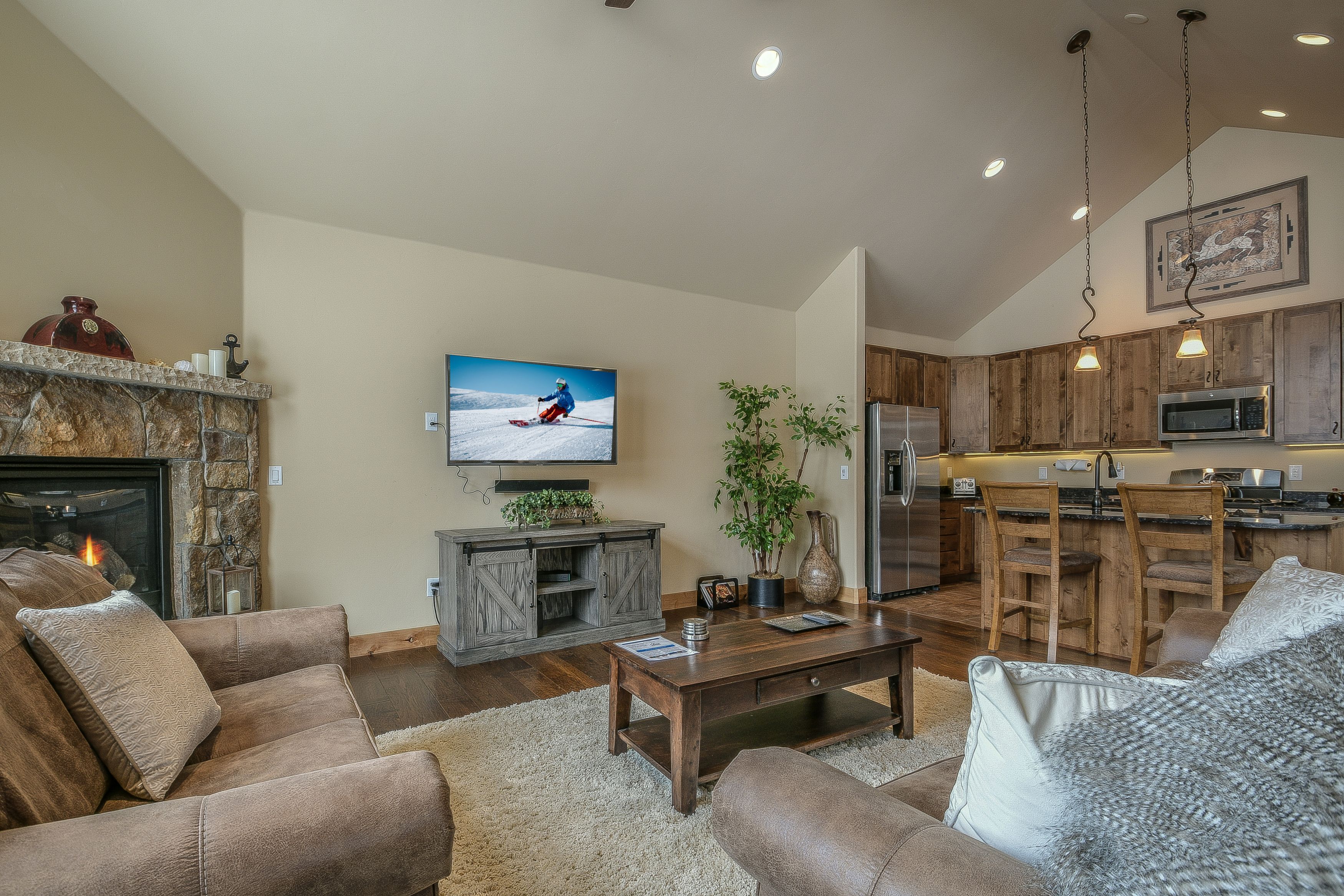 Living room with a flat screen tv