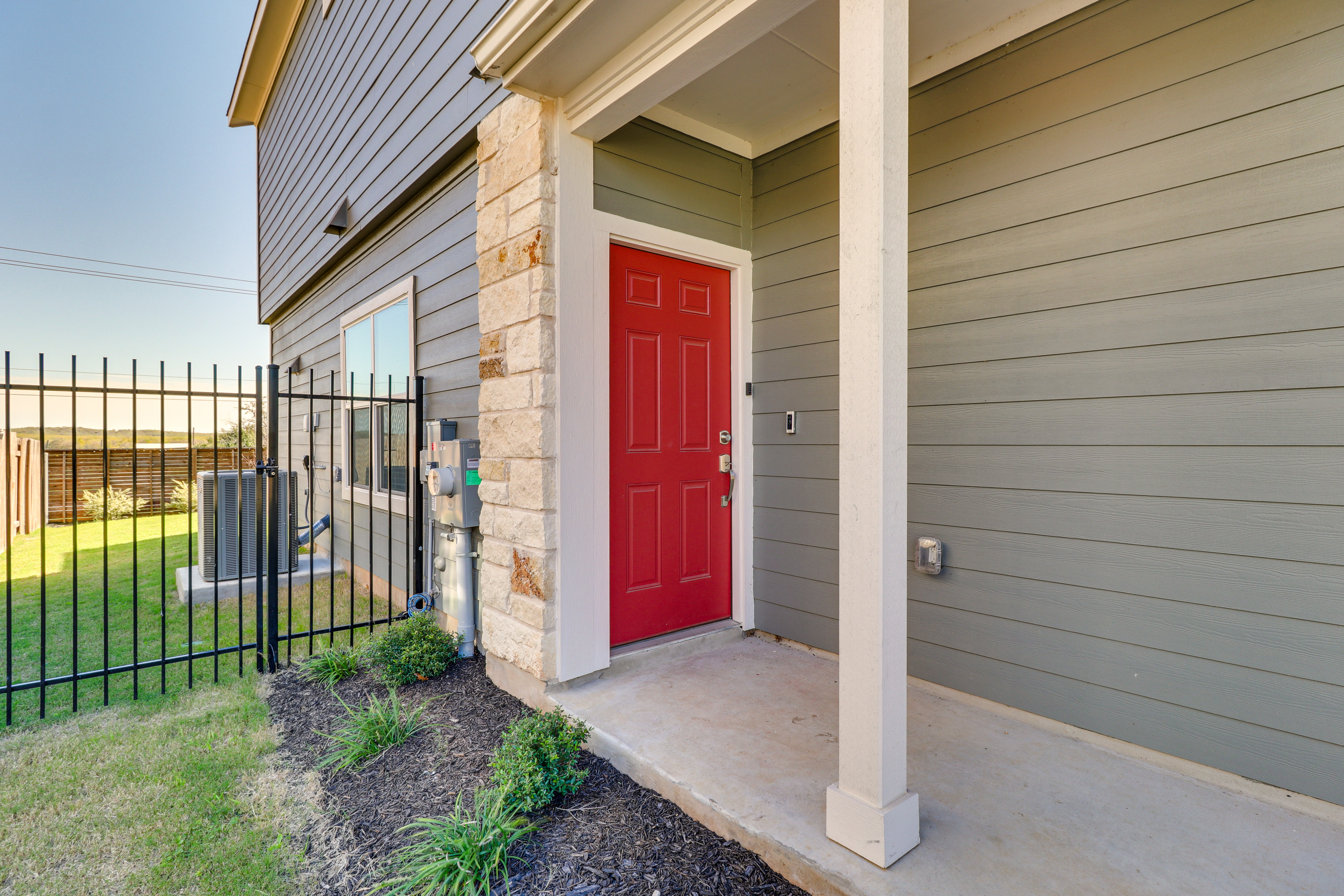 12 Mi to Dtwn Austin: Quiet Home w/ Patio & Yard