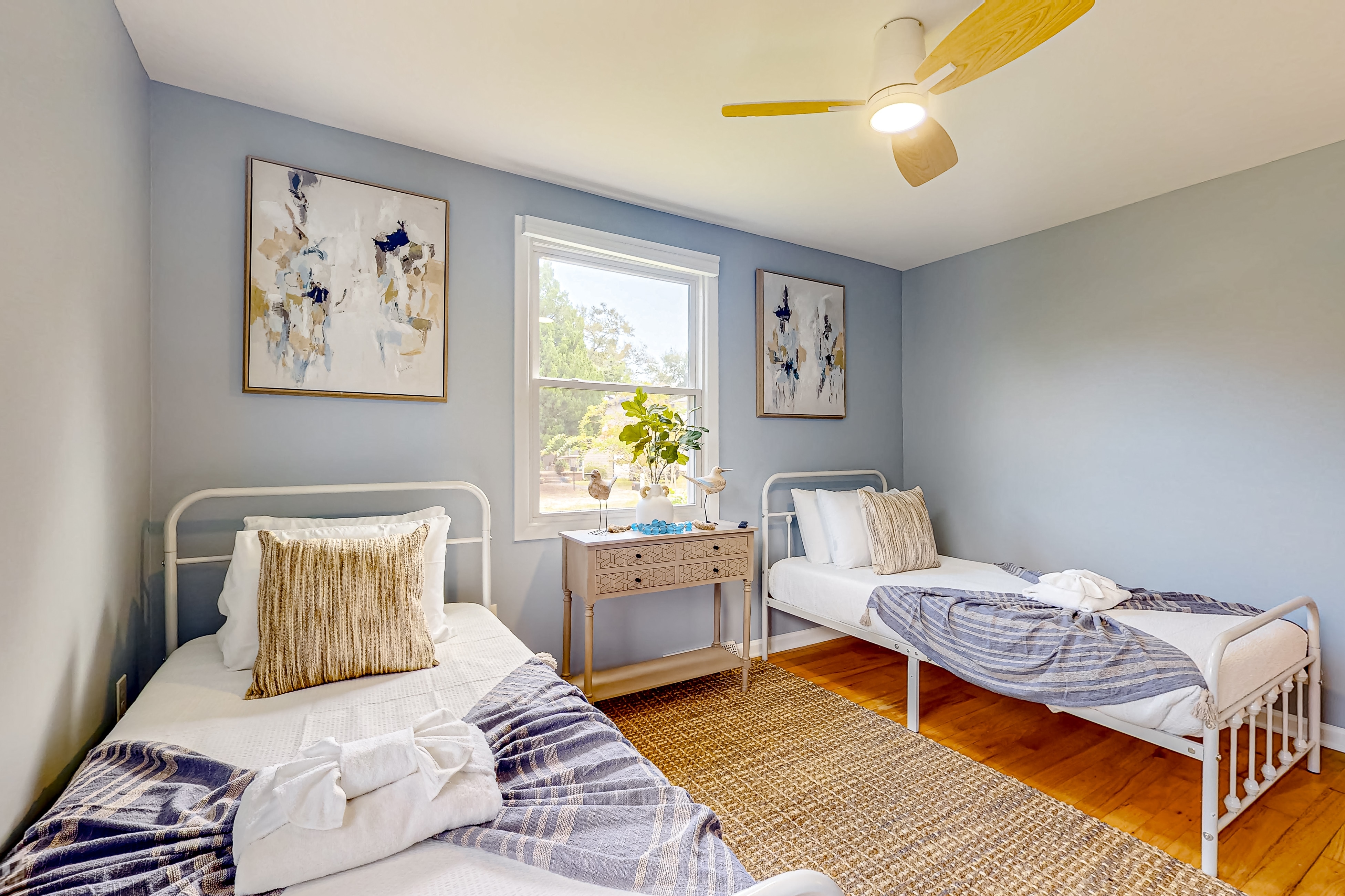 Delightful sun-filled getaway w/ patio, W/D, & AC - close to Park Circle Delightful sun-filled getaway w/ patio, W/D, & AC - close to Park Circle