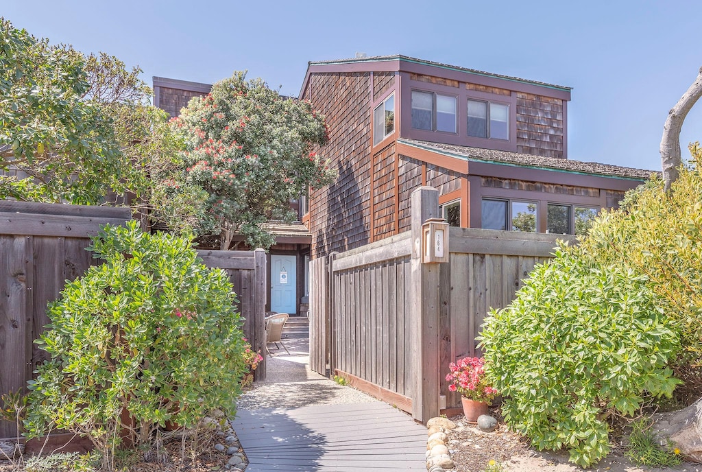 Welcome to "Sand Dollar House"! Oceanfront in Moss Landing!
