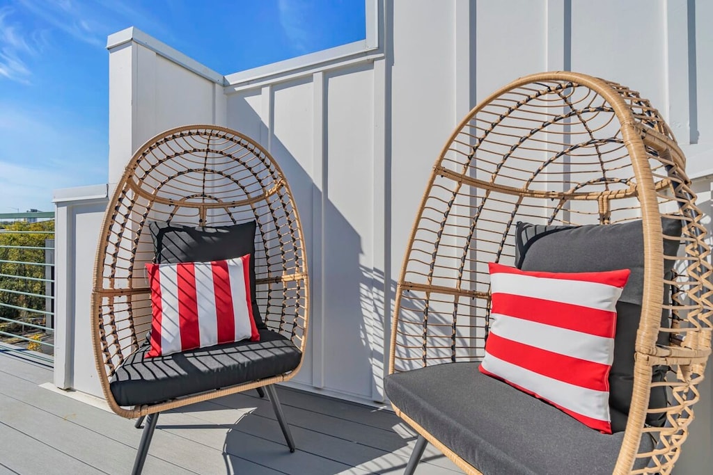 Relax in Nashville's sun at this luxury vacation rental with a chic rooftop terrace! Lounge in stylish egg chairs, sip sweet tea, and catch stunning sunsets. Ready for your bachelorette adventure? Book with Misfit Homes!