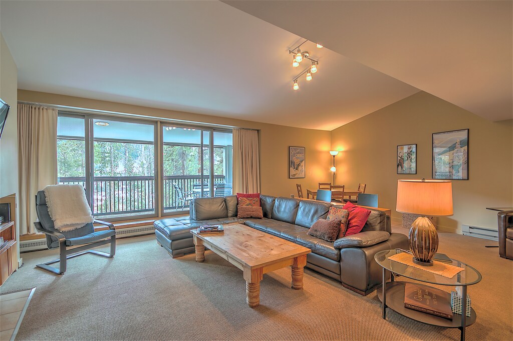 Updated vacation property at Saints John condominiums!