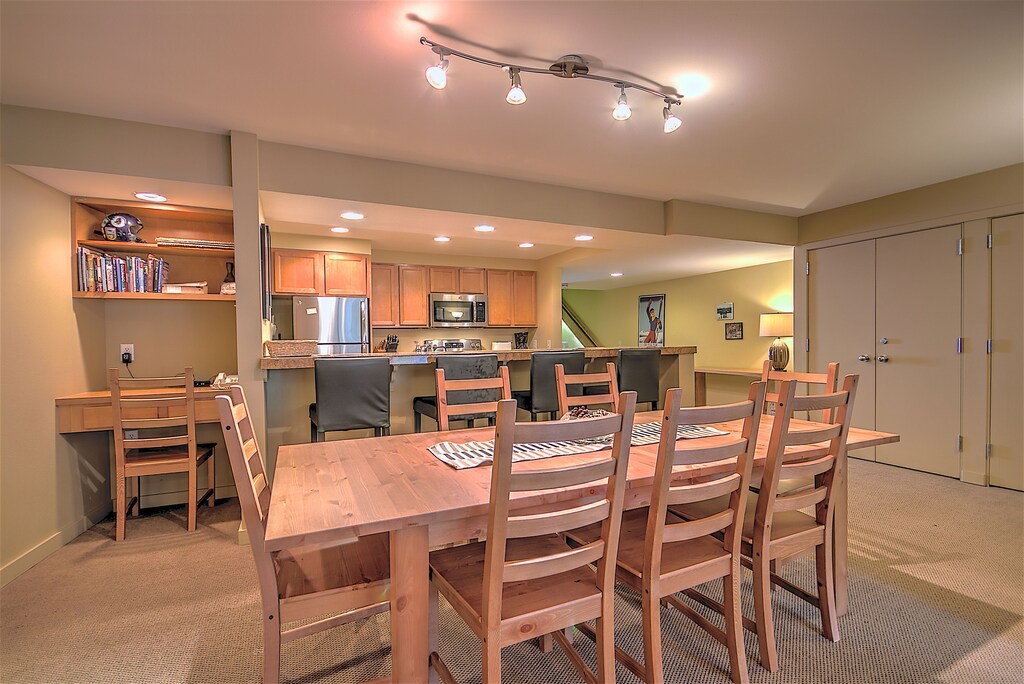 Dining table perfect for a family dinner