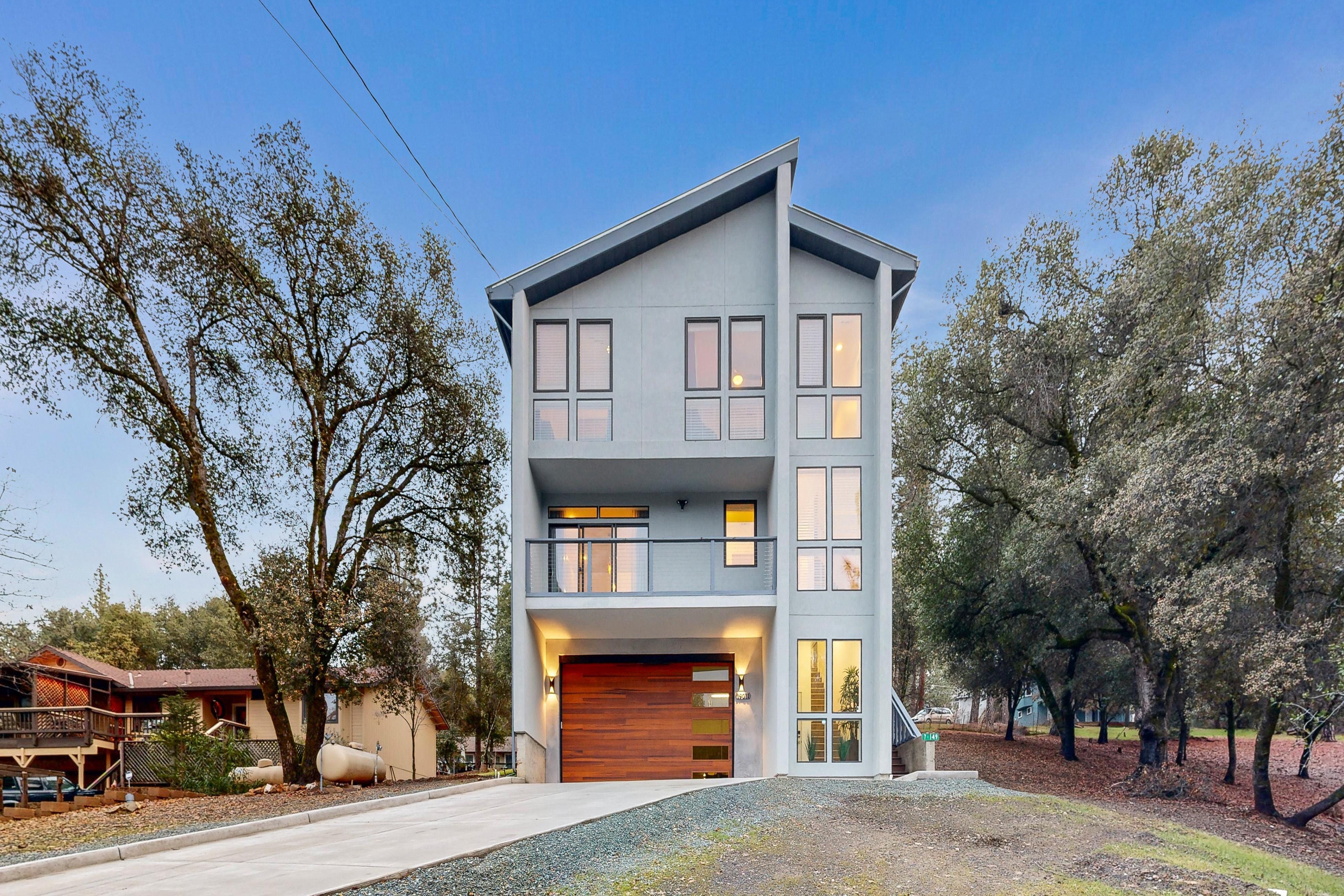 Property Image 1 - Modern Yosemite Retreat