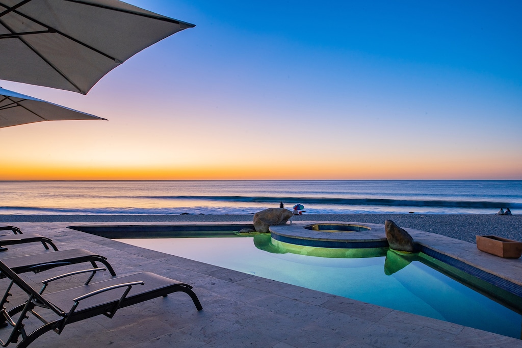 Incredible beachfront patio with pool and jacuzzi during sunset