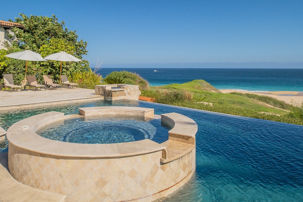 Jacuzzi with ocean view