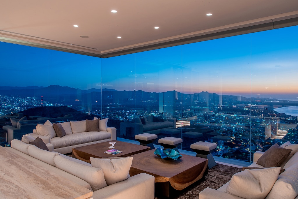Spacious living with amazing panoramic views
