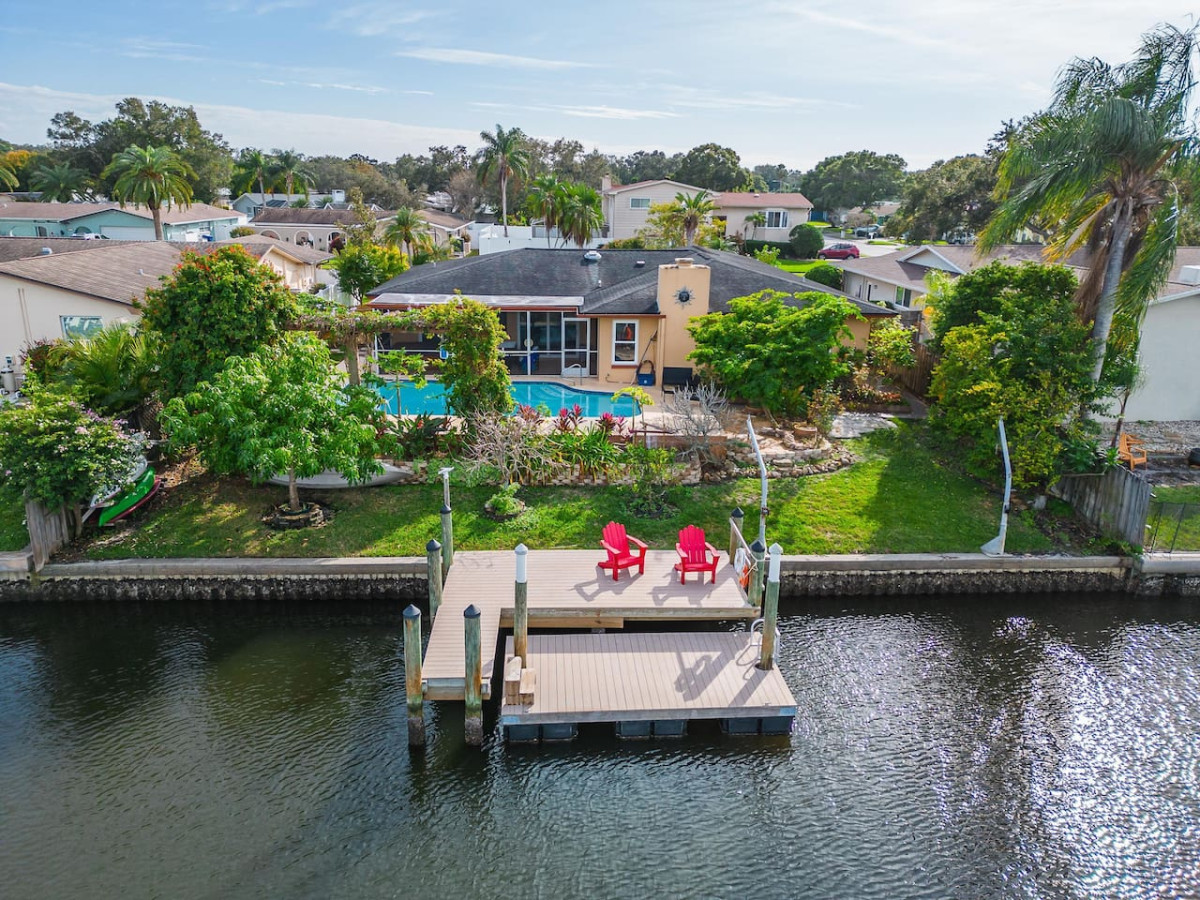 Property Image 2 - Villa offers water view ,a private pool