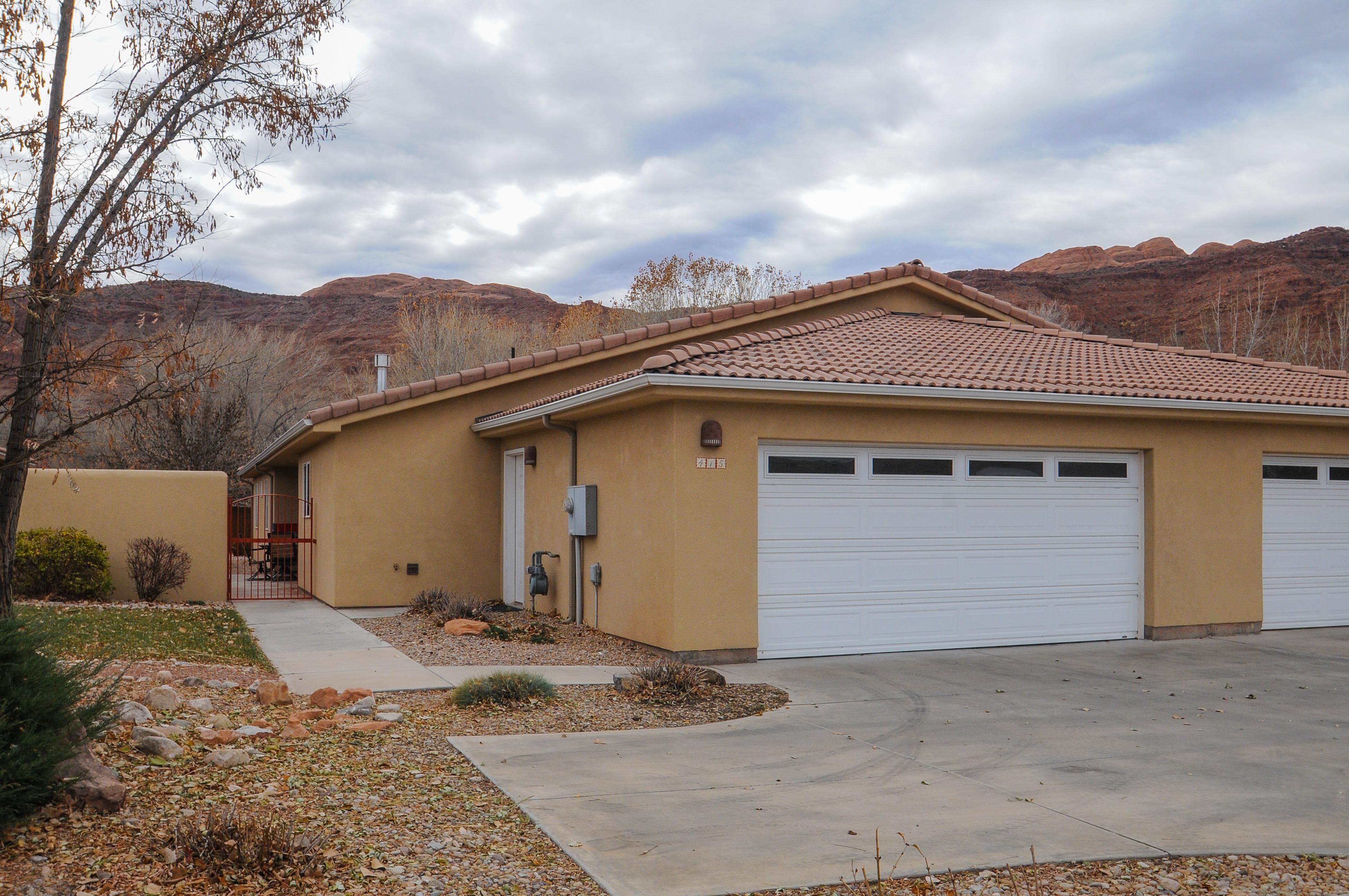 Property Image 1 - Cottonwoods 415