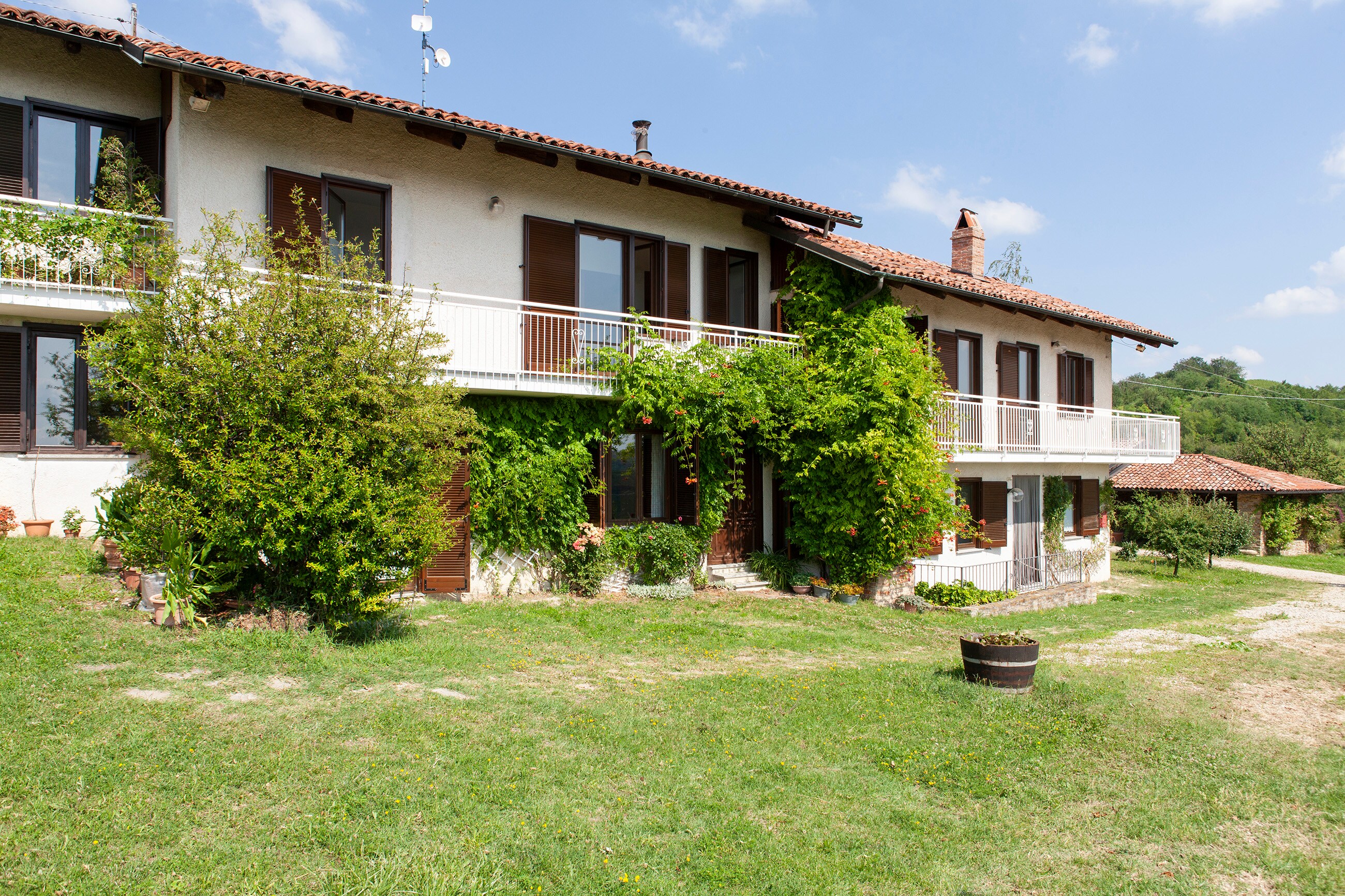 Property Image 1 - Private Estate Among the Vineyards of Alba - Italy