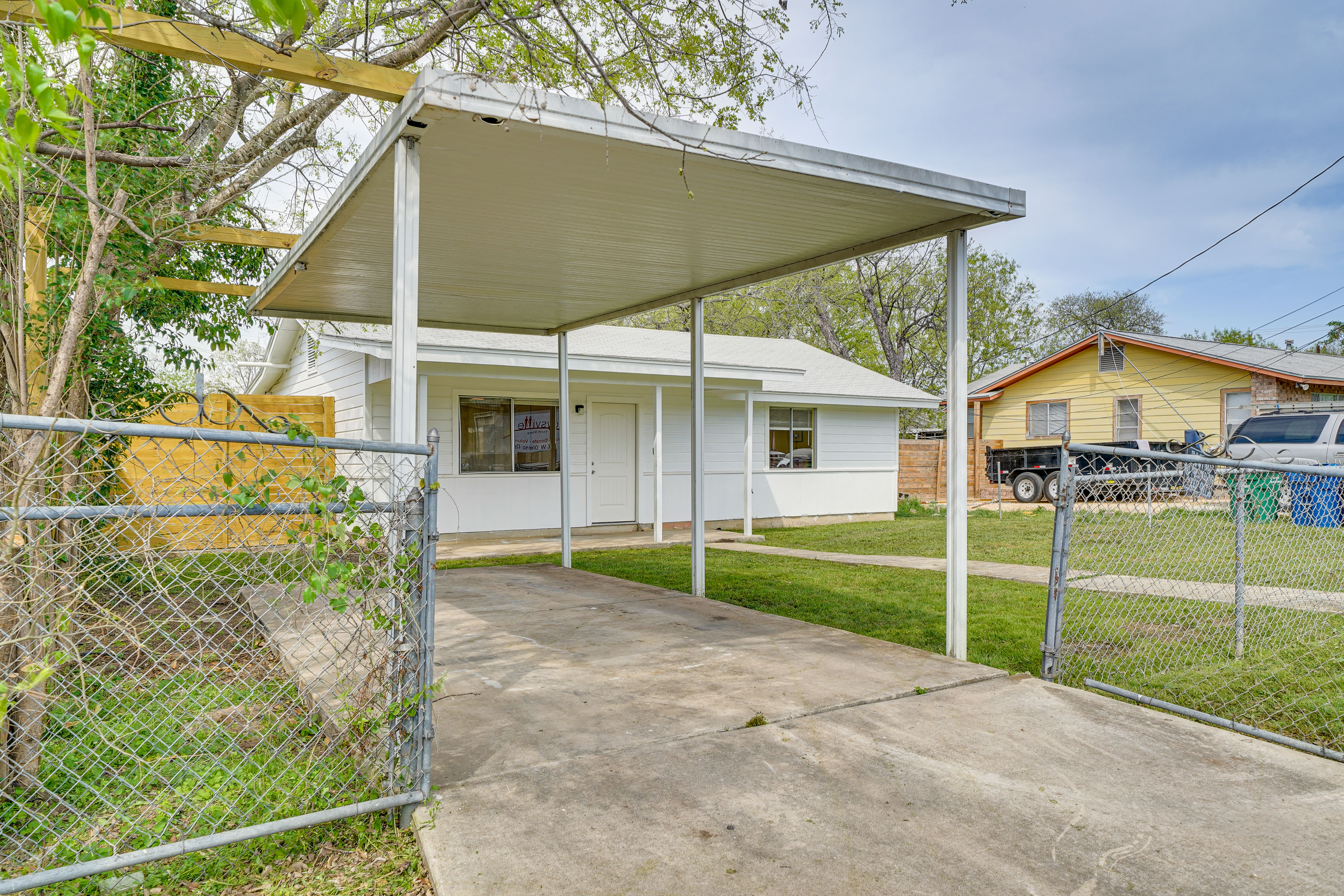 Sunny San Antonio Home Near Downtown: Pets Welcome