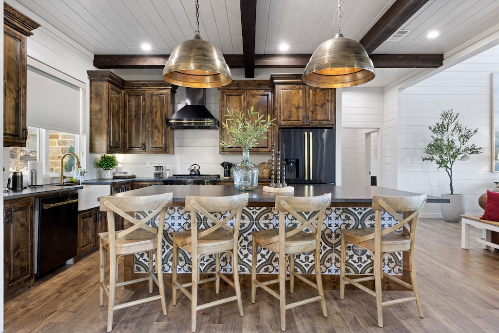 Kitchen with nice size island with seating for 4