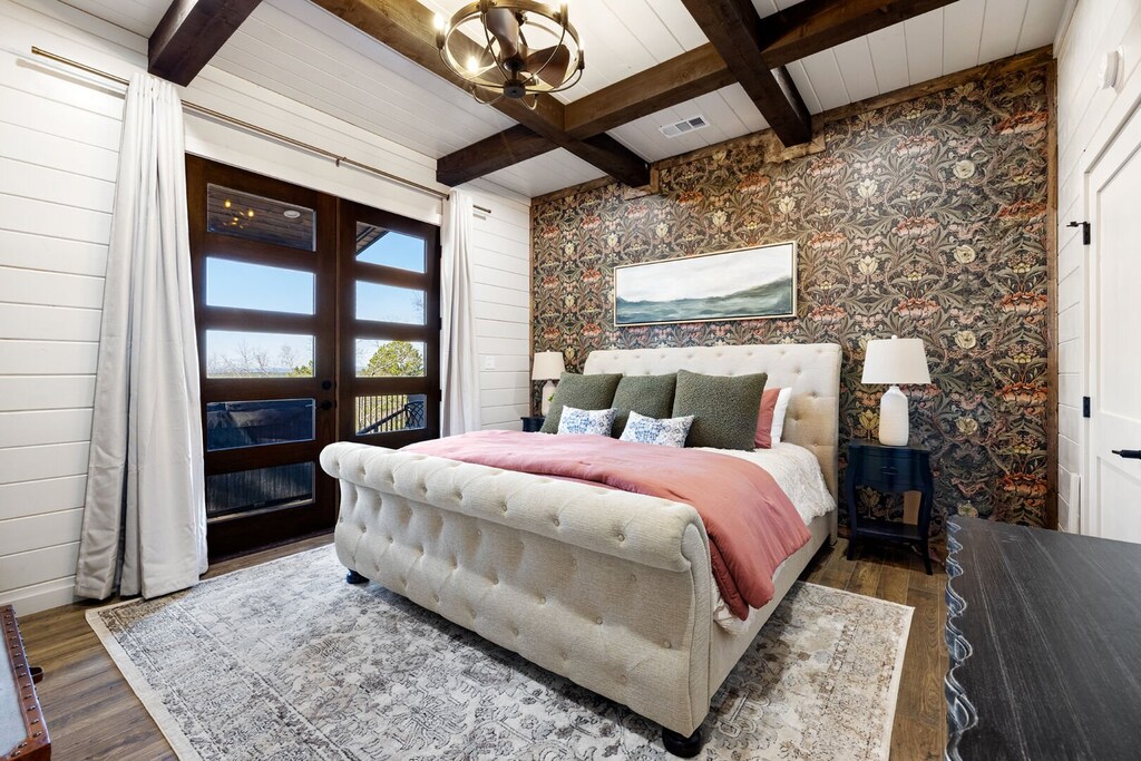 King bedroom downstairs