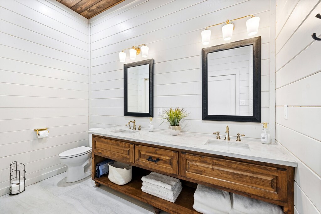 Ensuite dual vanity bath #1