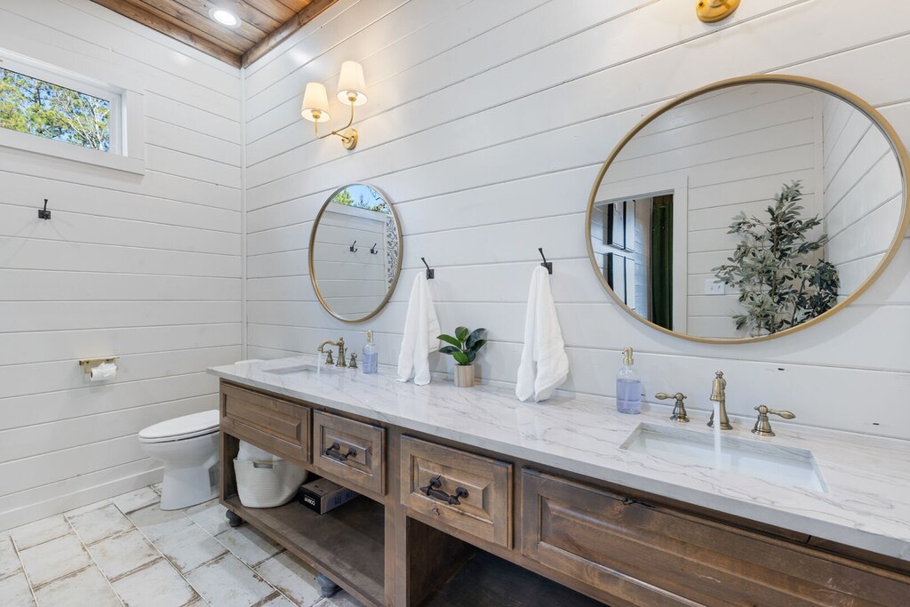 Ensuite dual vanity bath #4