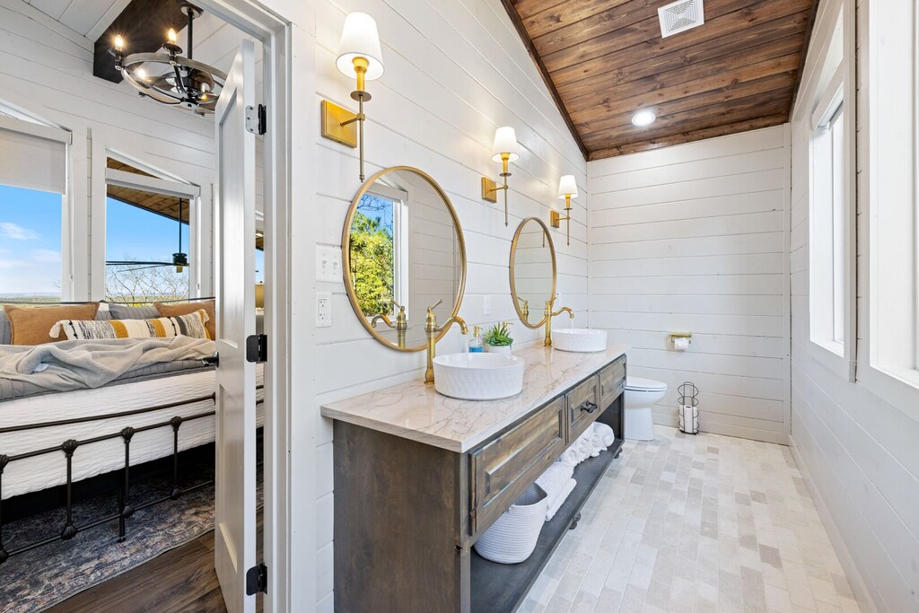 Ensuite dual vanity bath #5