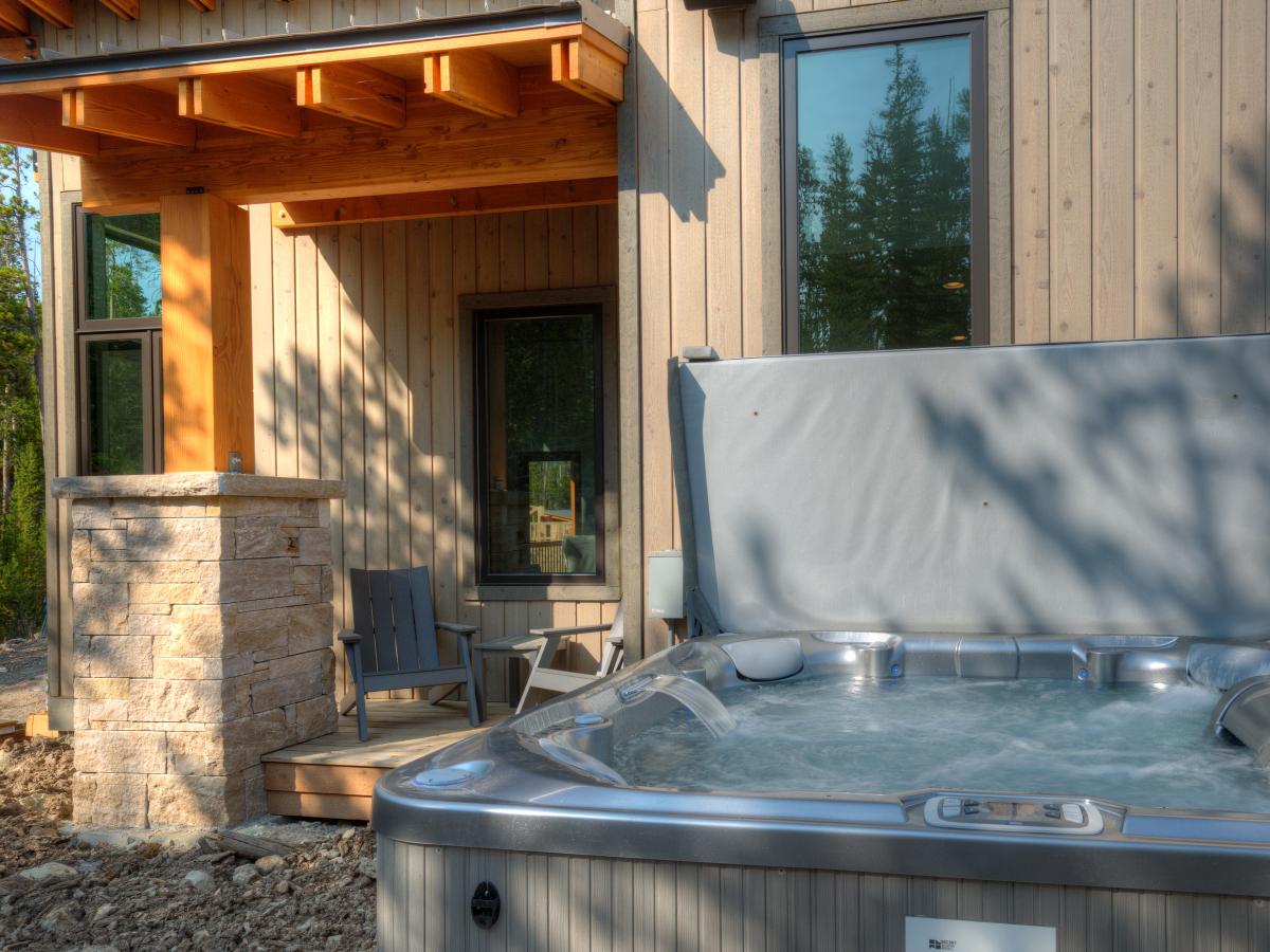 Homestead Chalet 14 hot tub1