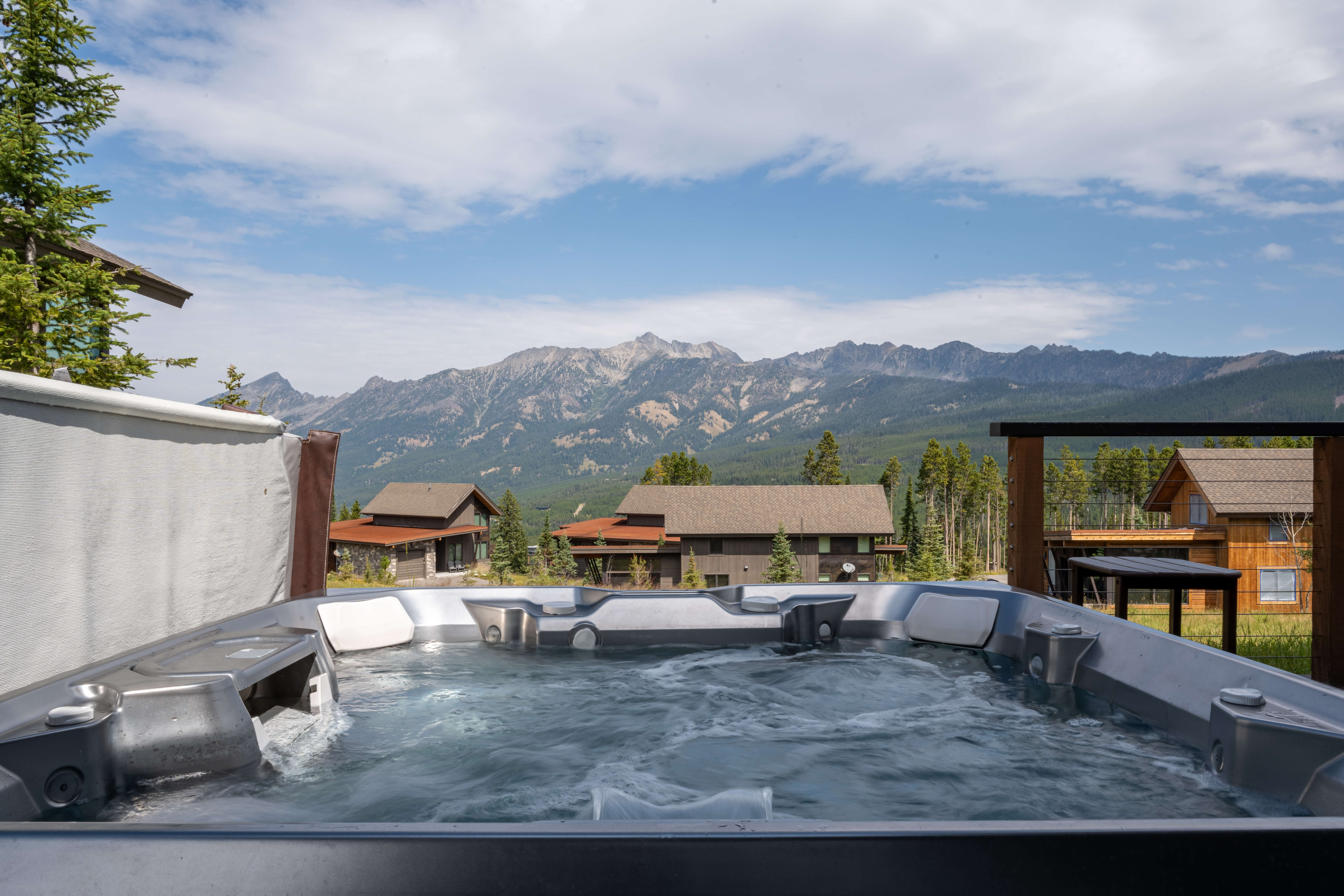 Silvertip Cabin 4 - Hot Tub 1