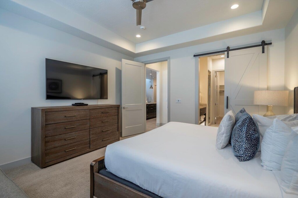 Bedroom 1, king bed, main floor