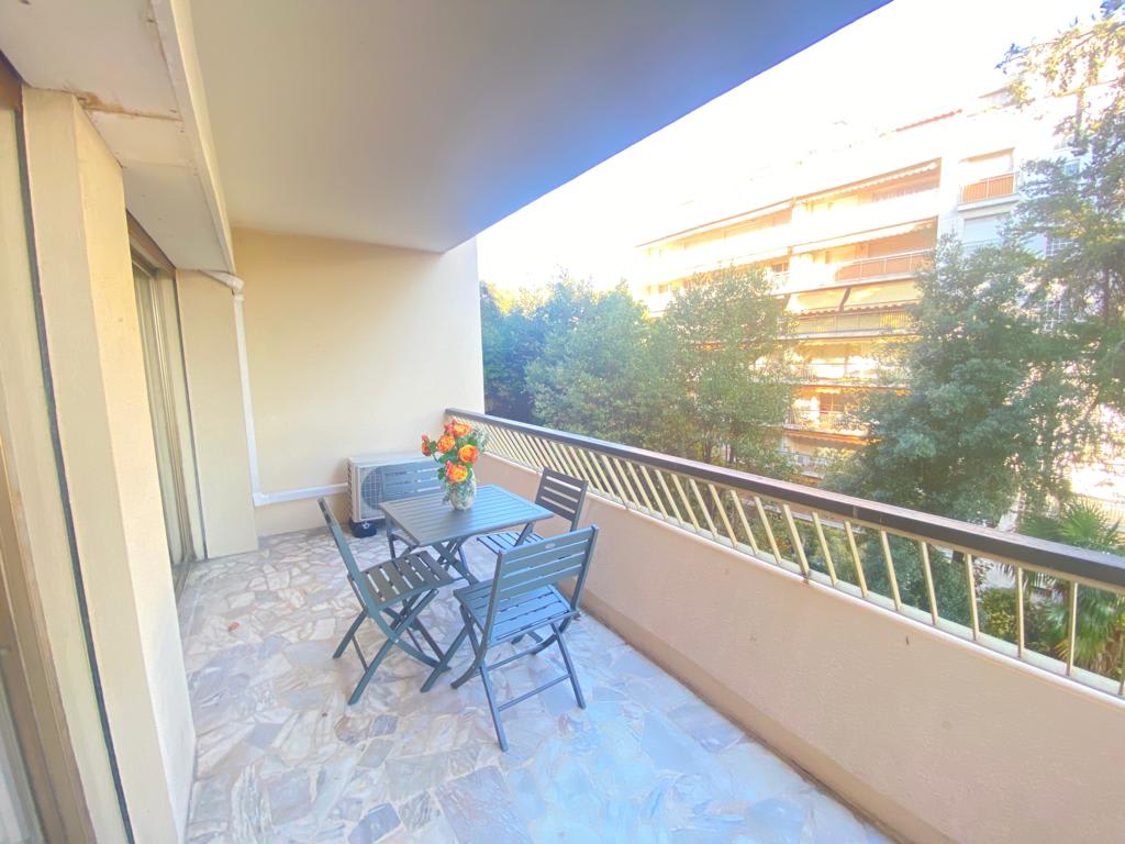 Property Image 2 - Beau T2 avec Terrasse Cannes Martinez