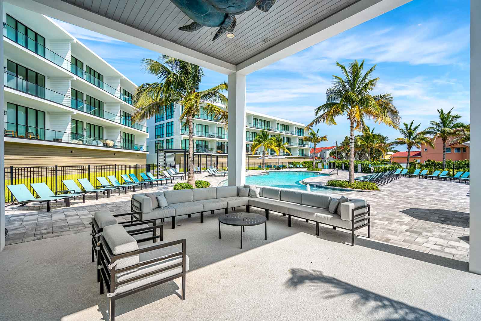 Harbor Island Beach Club Pool & Lounge