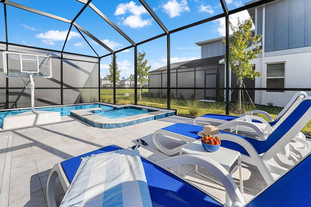 Private Pool & Patio