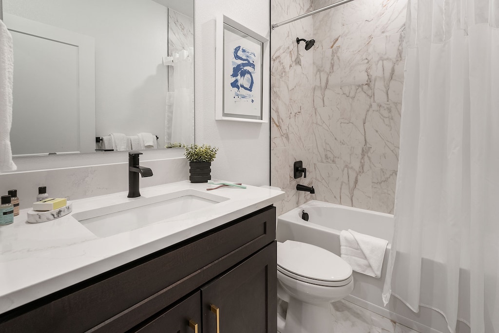 Jack & Jill Bath for Theme Rooms on Second Floor