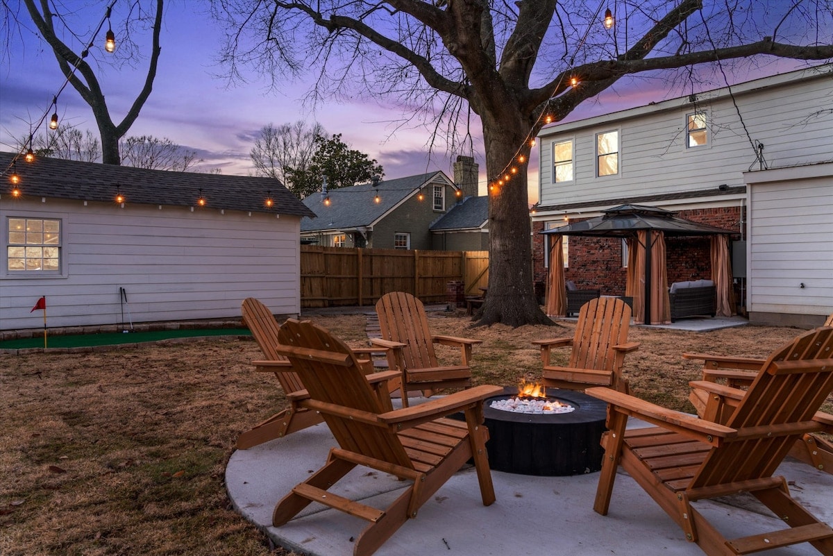 The backyard is a nice respite while visiting Memphis. The seating around the gas firepit under the string lights is a good vibe. There's even a putting green to practice your game.