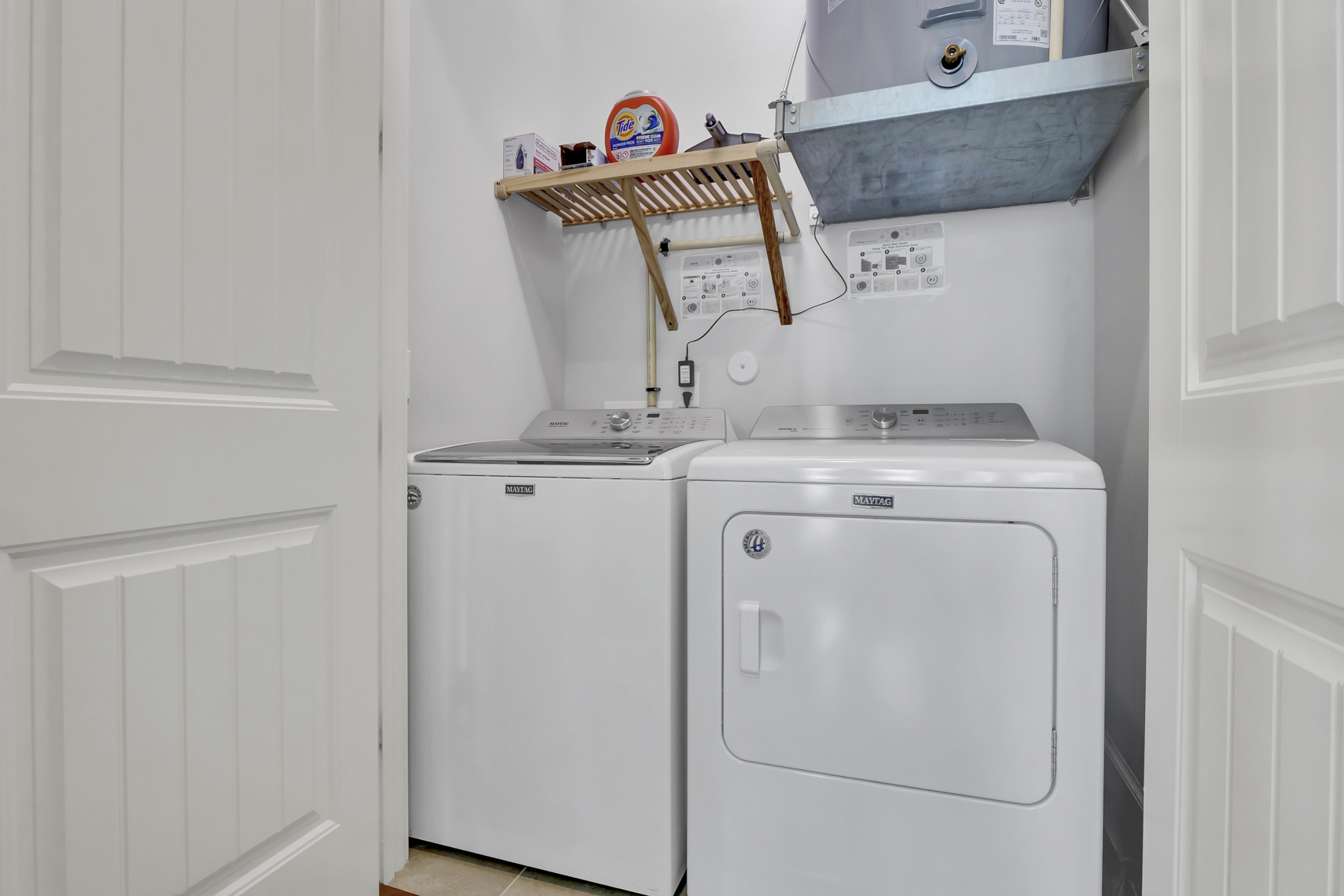 Landry closet w/ washer and dryer