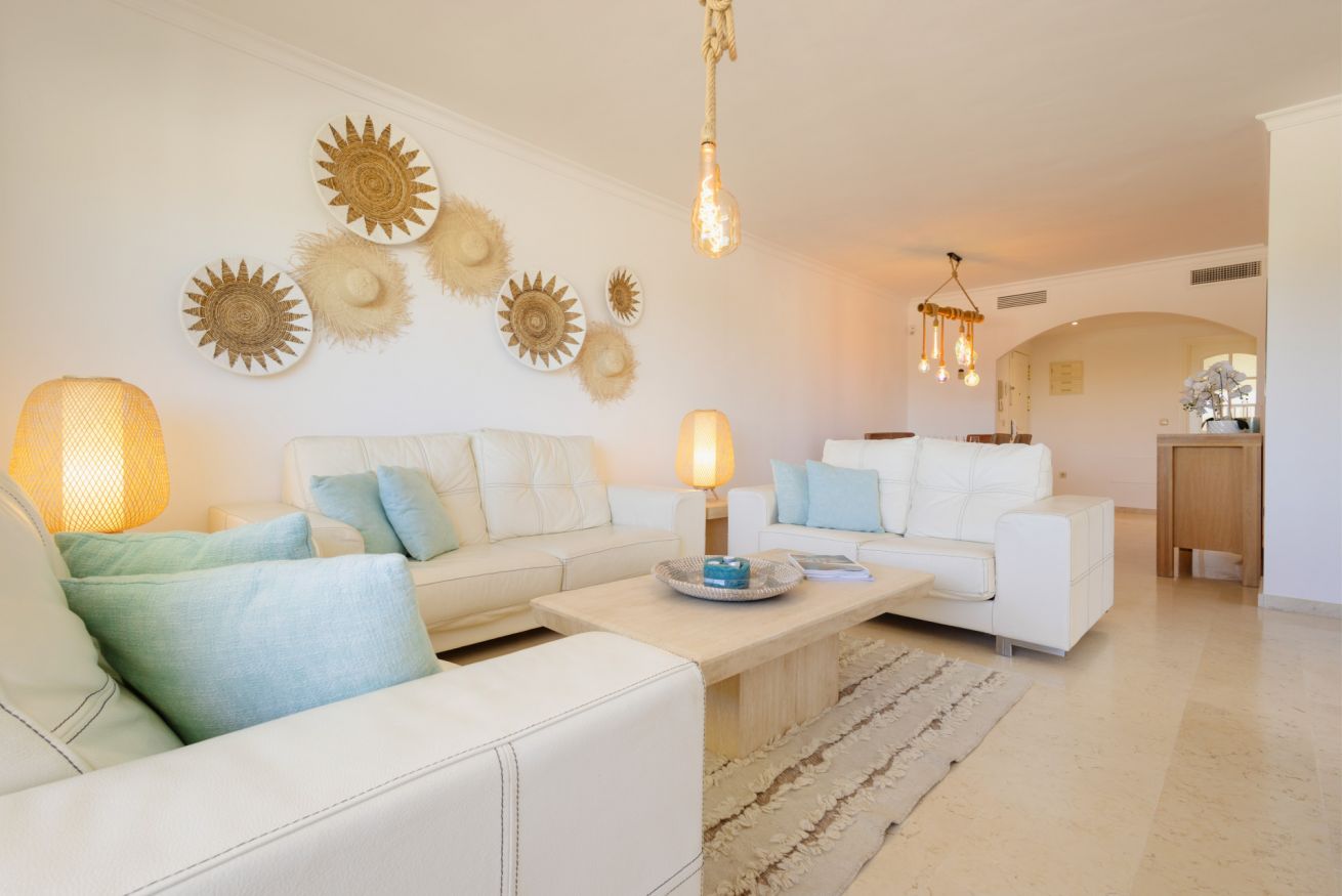 Property Image 2 - Stylish 3 bedroom flat with sea views in Elviria Marbella