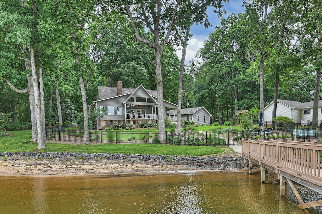 Make a splash in the lakeside.