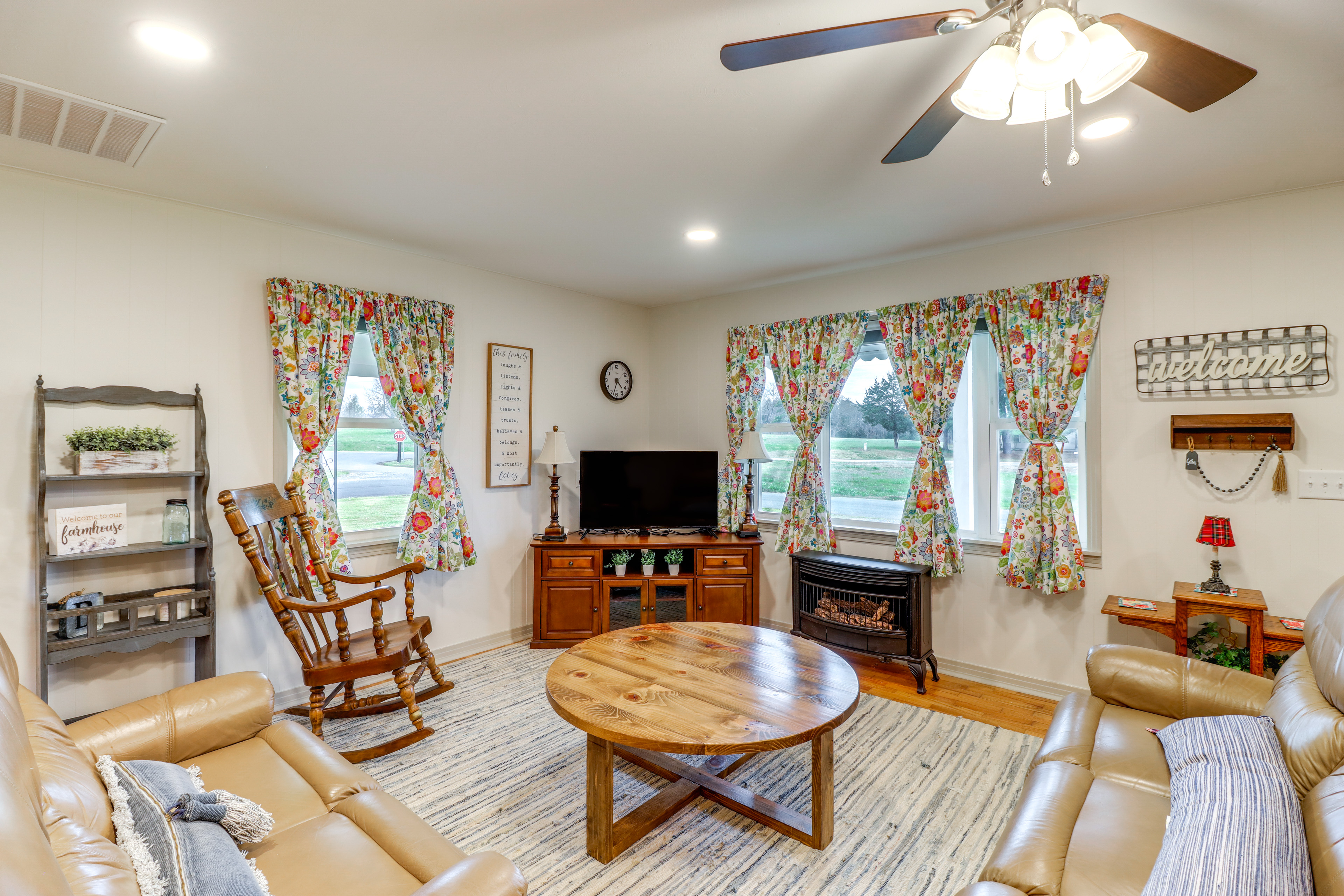 Historic Greers Ferry Home < 2 Mi to Shiloh Marina