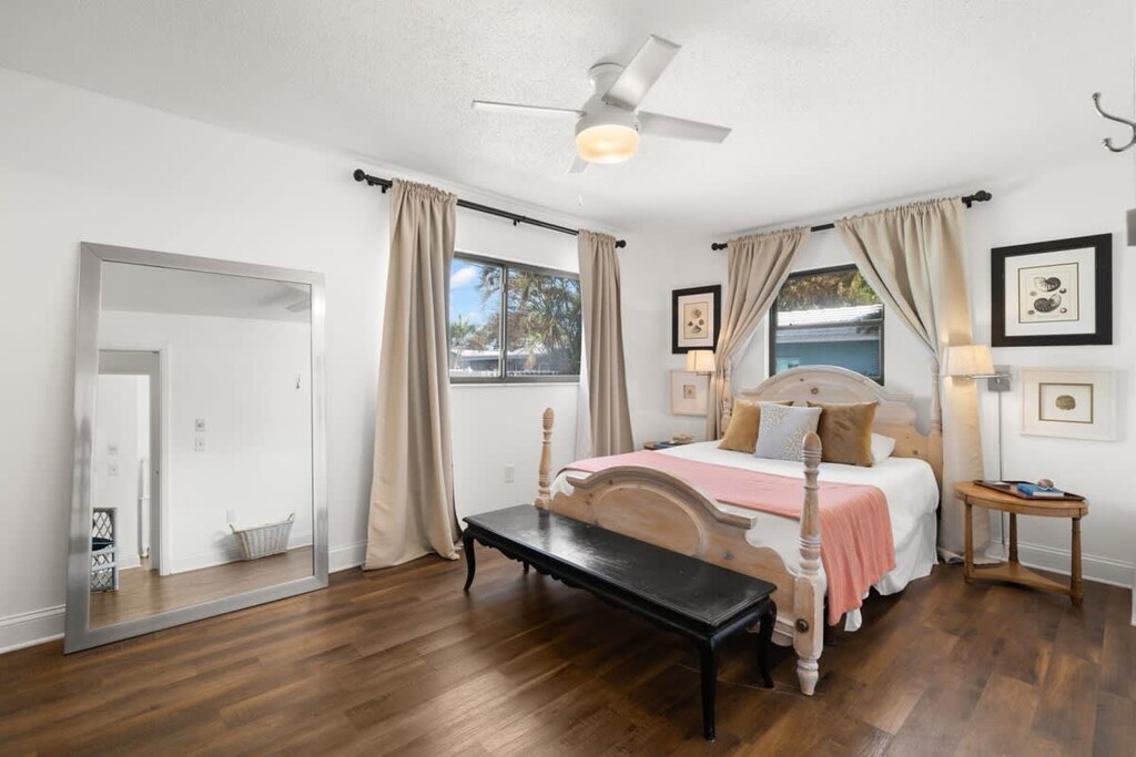 Queen Bedroom with En-Suite Bathroom