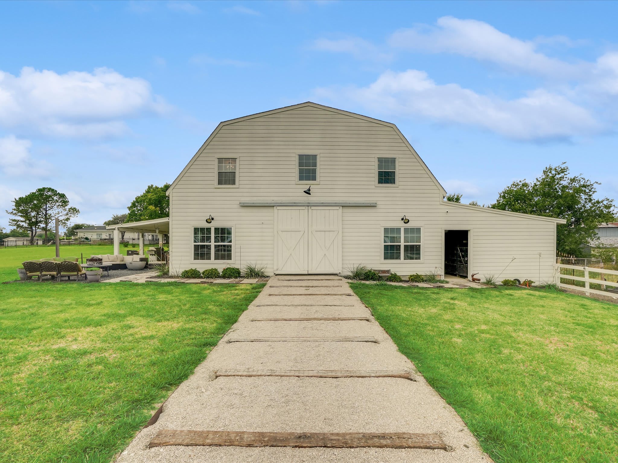 Property Image 2 - Scenic Barndominium, Hot tub & Separate Suite