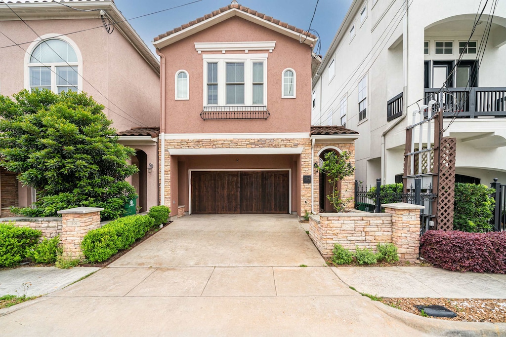You don’t want to miss this Houston Heights vacation home! Conveniently located in the heart of Houston, skip out on all the traffic and hassle of the suburbs!