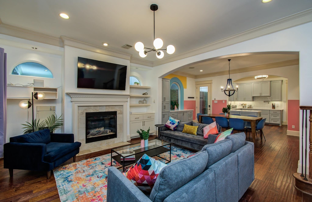 This is open-concept living at its best! Whether you prefer the living room, dining room, or kitchen, you don’t need to compromise on socializing!