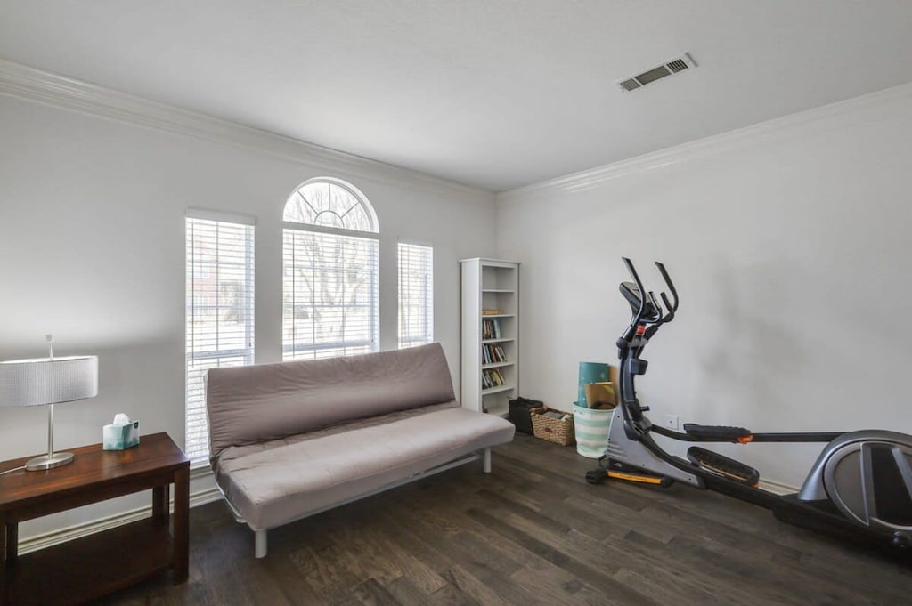 Whether you’re looking to fit in a workout, read a book, or watch your favorite TV shows undisturbed, this multi-purpose room is here just for that!